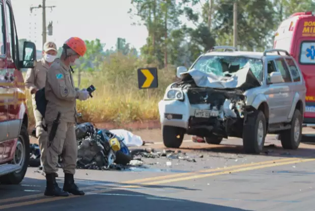 Policial que morreu em acidente pode ter atingido 200 km/h, investiga polícia