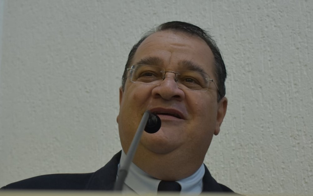 João Alfredo ignora parceria da Suzano, ‘acha’ dotação e contrata Assessoria por mais de R$ 600 mil