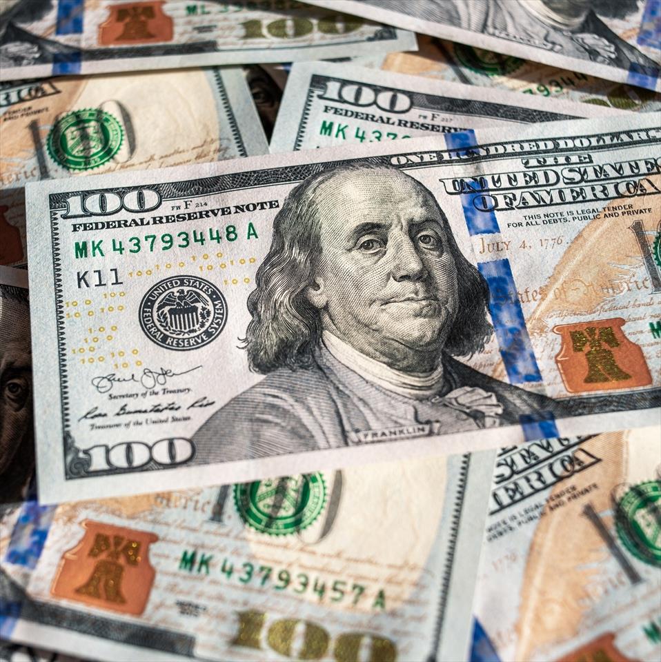 Com menor cotação em dois anos, busca por dólar chega a 70%