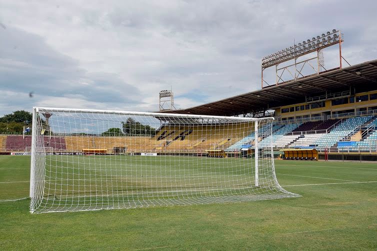 Campeonato Carioca: Fluminense e Vasco jogam clássico em Volta Redonda