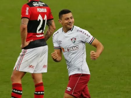 André marca nos acréscimos, e Fluminense vence Flamengo em clássico em SP