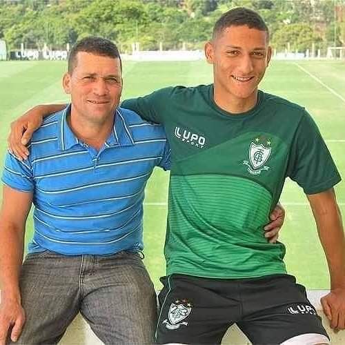 Nova Venécia anuncia Pai e Tio de Richarlison, para reforçar a equipe