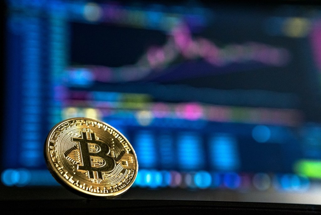 Bitcoin bate novo recorde ao superar a marca de R$ 360 mil