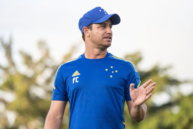 Conceição elogia competitividade interna e diz que Cruzeiro 'vai entrar forte' na Série B