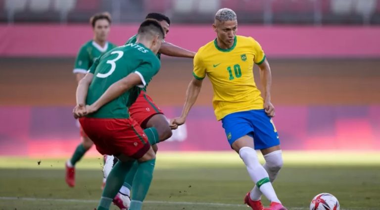 Brasil sofre, mas vence México nos pênaltis e vai à final olímpica no futebol