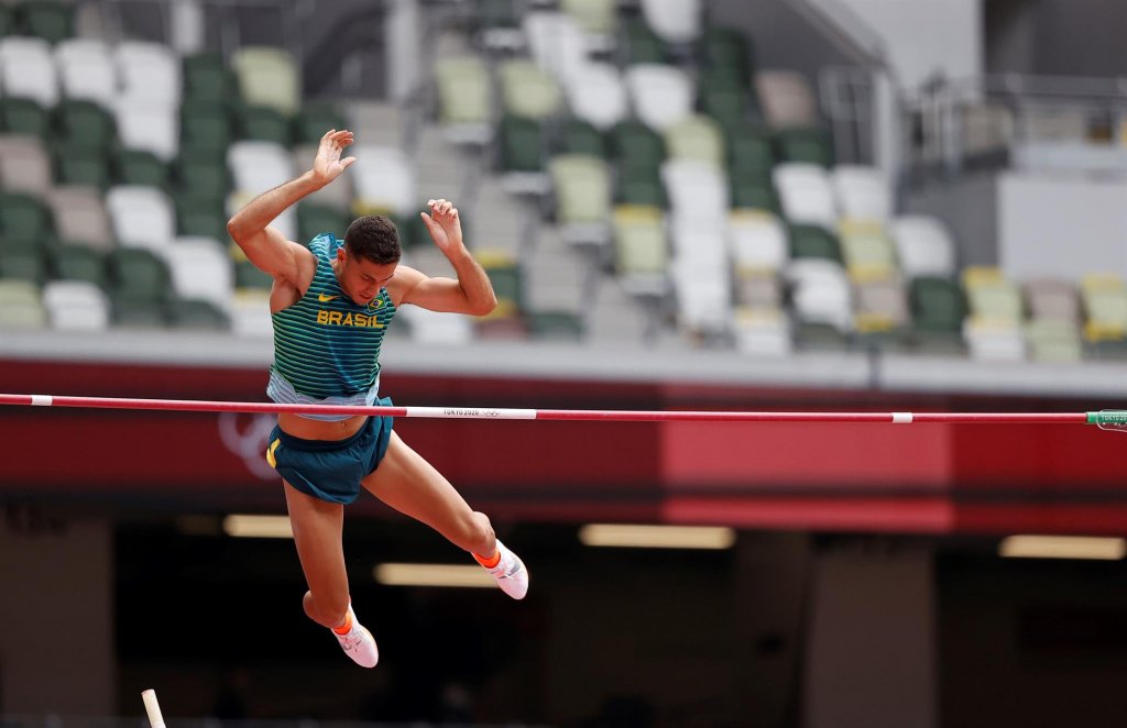 É bronze! Thiago Braz fica em terceiro no salto com vara