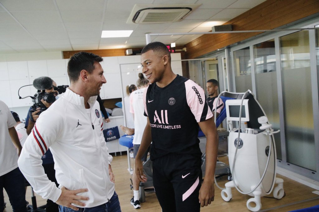 Messi faz seu primeiro treinamento no PSG; Mbappé deve antecipar saída