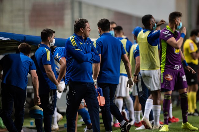 Cruzeiro cede empate ao Vitória no Independência e freia reação na Série B