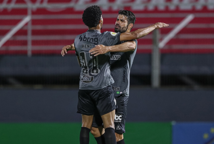 Diego Costa festeja gol na estreia pelo Galo e projeta mais: ‘Espero seguir marcando’