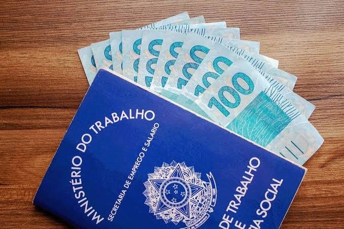 Governo federal propõe salário mínimo de R$ 1.169 para 2022