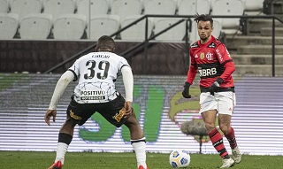 De olho no líder Atlético-MG, Flamengo encara Corinthians no Maracanã