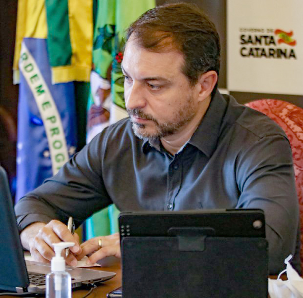 Carlos Moisés determina à Fazenda estudo para implantação de auxílio emergencial em Santa Catarina