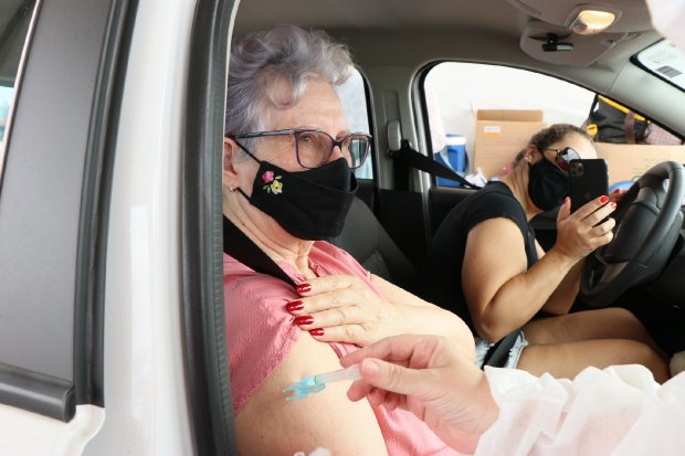 Santa Catarina mais que triplica a velocidade da vacinação