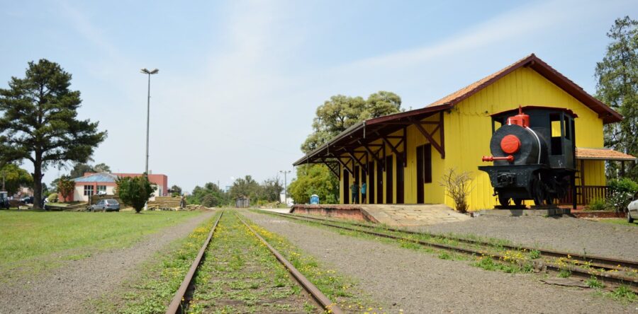 Furto de trilhos de trem é flagrado no interior de Três Barras