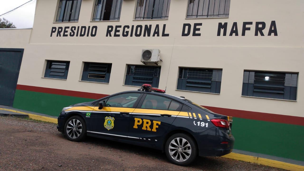 PRF prende em Mafra homem procurado por comércio ilegal de arma de fogo