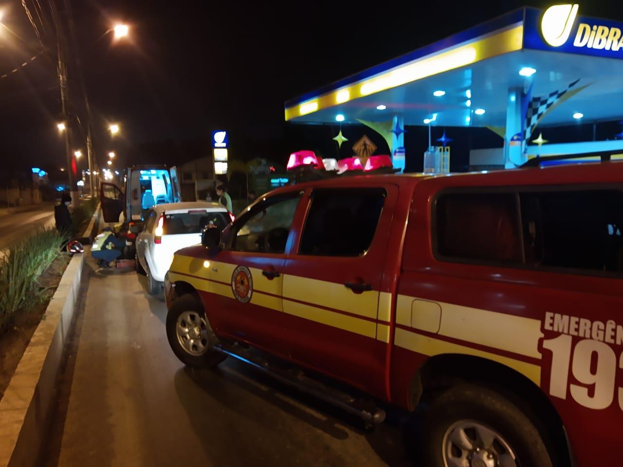 Acidente de trânsito com queda de motocicleta deixa duas pessoas feridas em Mafra