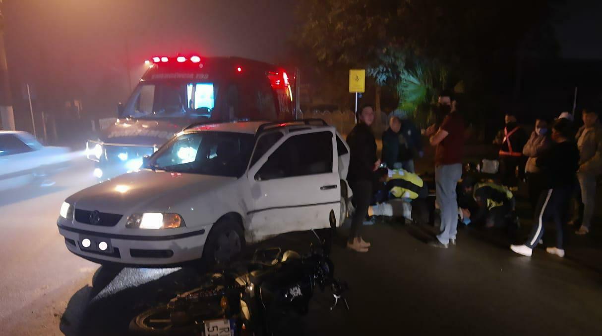 Acidente de trânsito com carro e motocicleta deixa ferido em Mafra