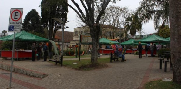 Feira Popular volta a acontecer na Praça Lauro Müller