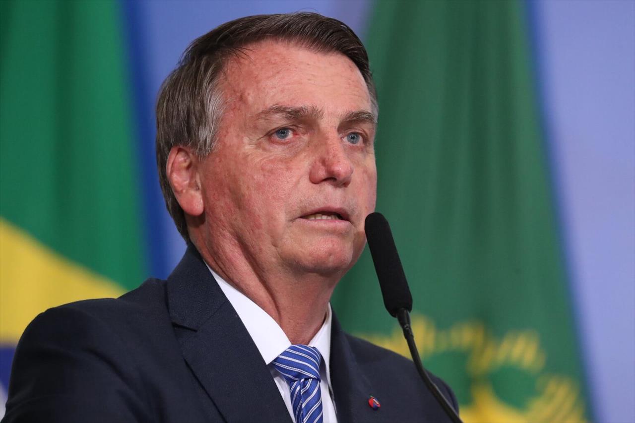 Bolsonaro pede liberação de rodovias aos caminhoneiros