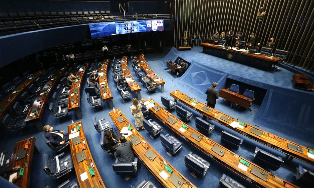 Senado aprova em 1º turno PEC que desobriga gasto mínimo em educação