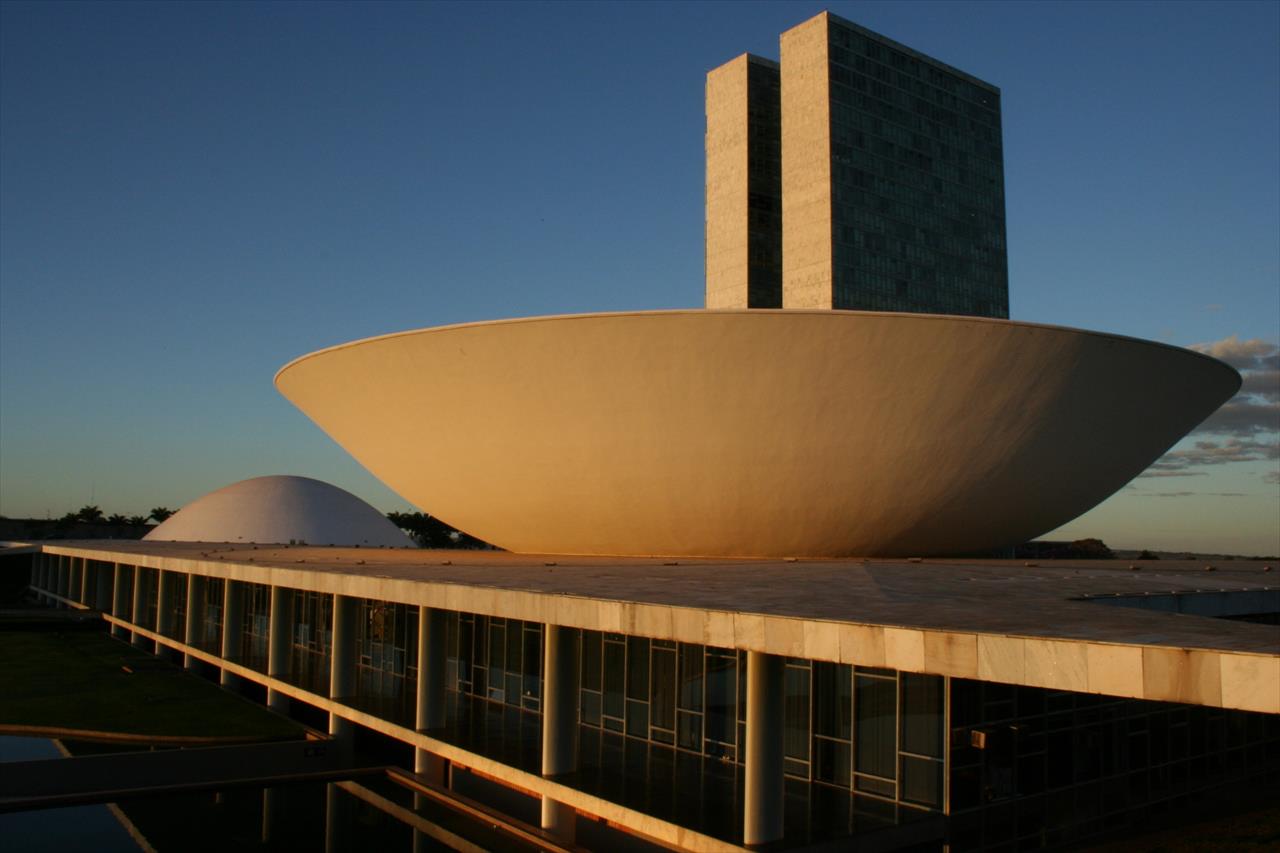 Câmara aprova punição para quem divulgar infração de trânsito