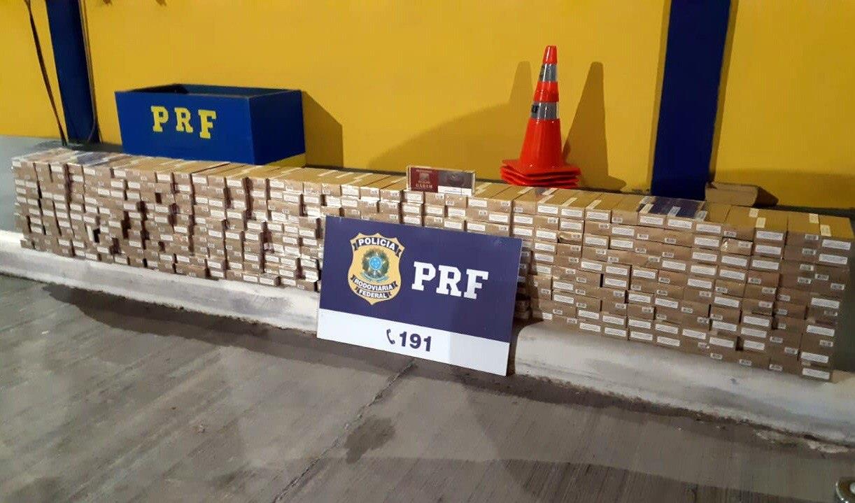 PRF apreende cigarros saborizados contrabandeados na BR 116 em Mafra