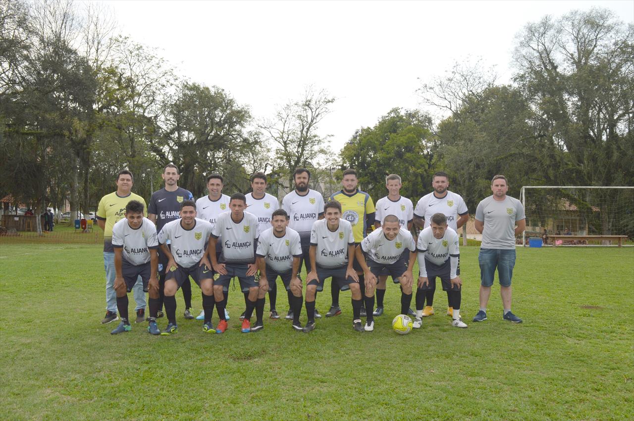 Jogos equilibrados na abertura do 1º Campeonato Regional de Futebol de Rio Negro