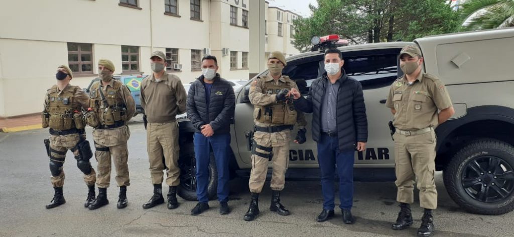 Polícia Militar recebe chaves de nova viatura blindada