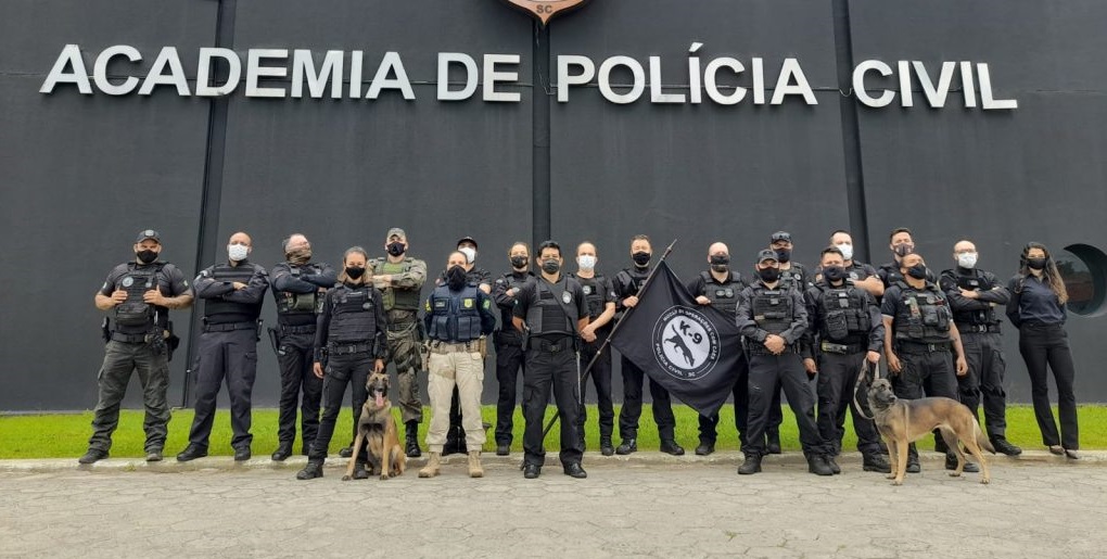 Operações com cães: Polícia Civil forma 17 policiais de SC e do Brasil no 2º curso de Cinotecnia