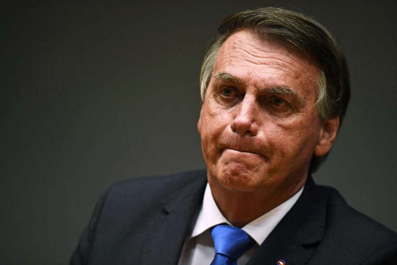 Bolsonaro culpa a imprensa por falsa relação entre vacina da COVID e Aids