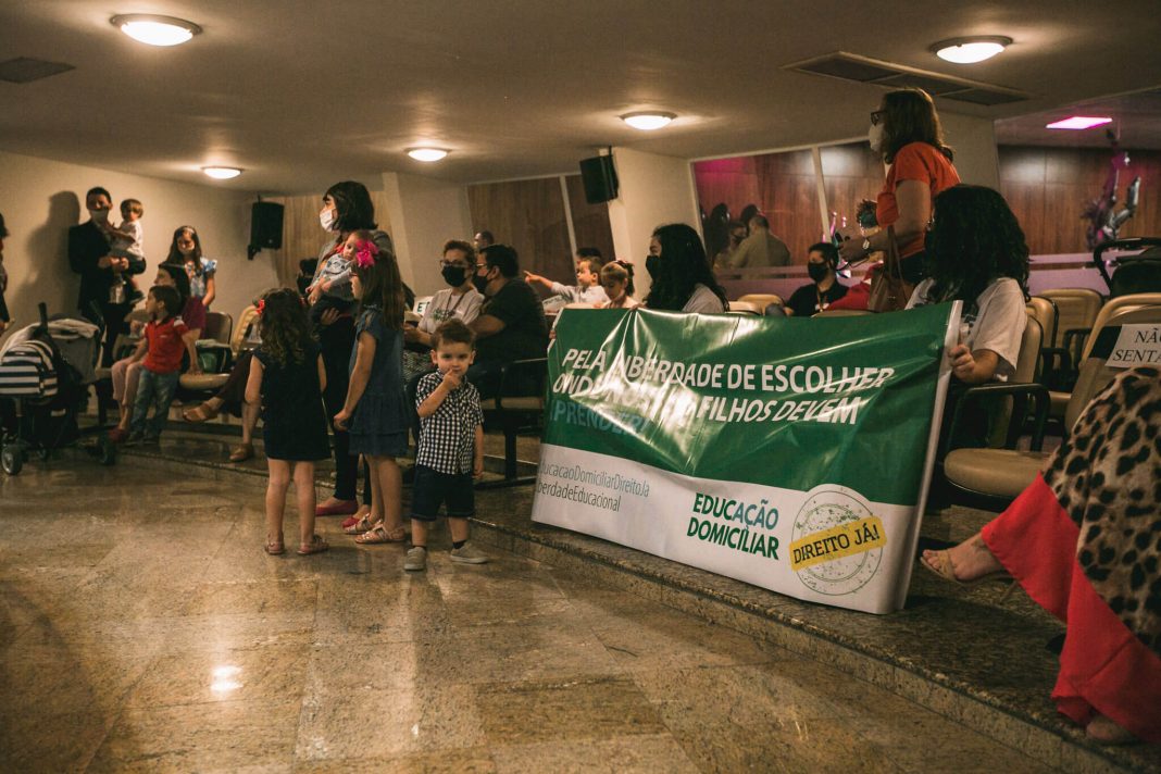 Assembleia aprova prática do ensino domiciliar em SC