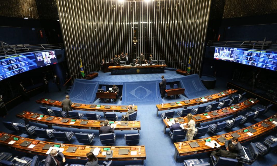 Senado aprova PEC da renda básica garantida pela Constituição