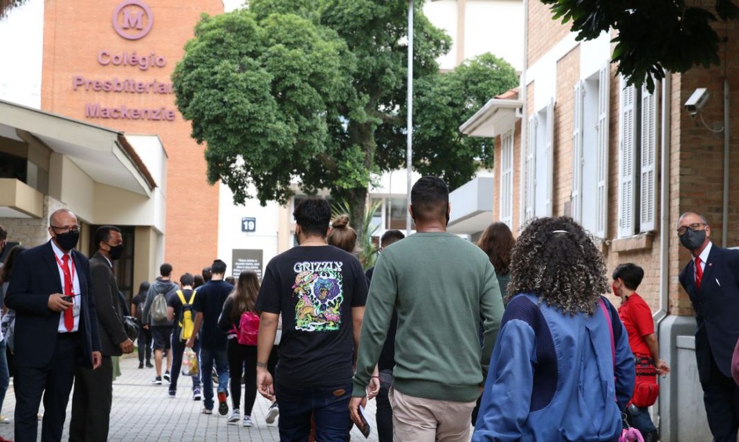 Enem: estudantes com covid-19 podem pedir reaplicação da prova