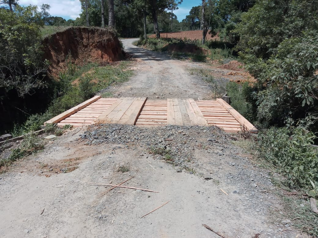 Prefeitura reforma ponte do Ribeirãozinho