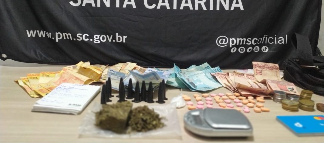 PM apreende maconha, cocaína e ecstasy