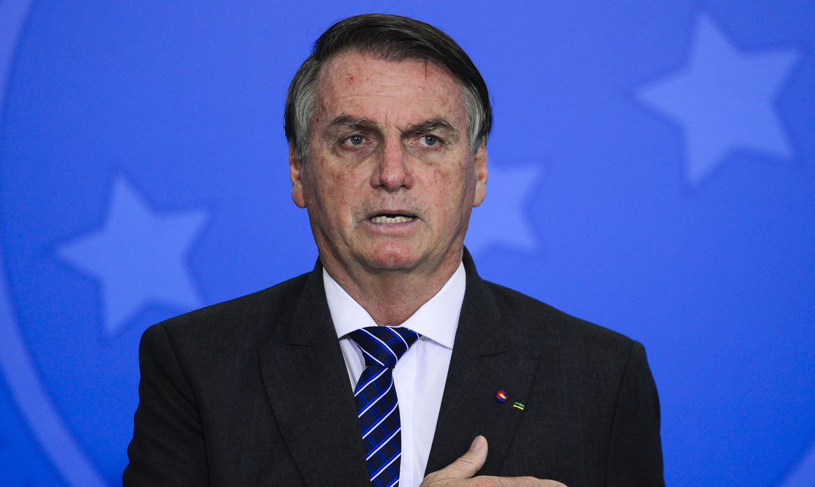 Presidente Bolsonaro assina filiação ao PL