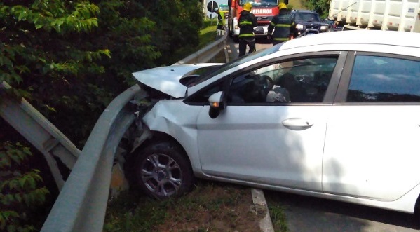 Veículo se envolve em acidente na BR 116, em Mafra - SC