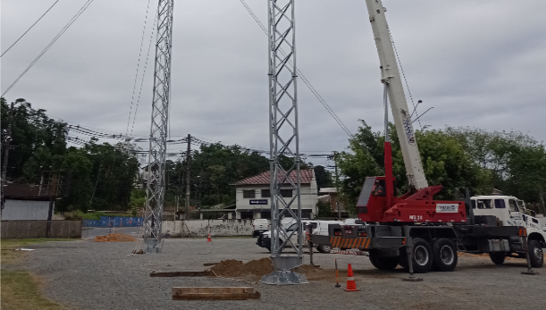 Celesc investe em torres de emergência para recuperar rede em casos de eventos climáticos extremos