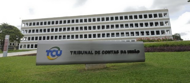 Governador Carlos Moisés recorre ao TCU para evitar aumento na tarifa de energia elétrica