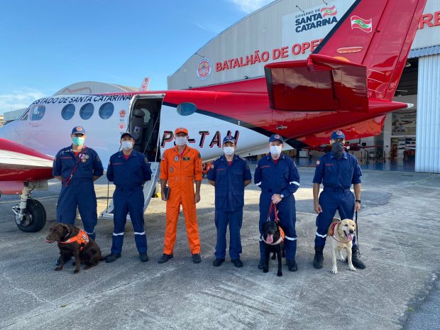 Segunda equipe dos Bombeiros Militares que vai atuar no RJ embarcou neste domingo