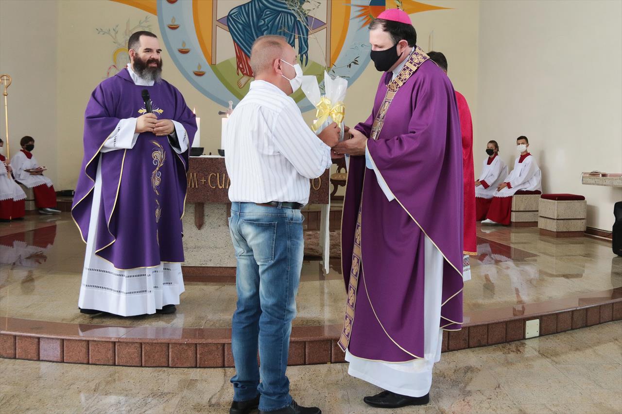 Bispo Diocesano visita Papanduva e celebra Missa de Cinzas