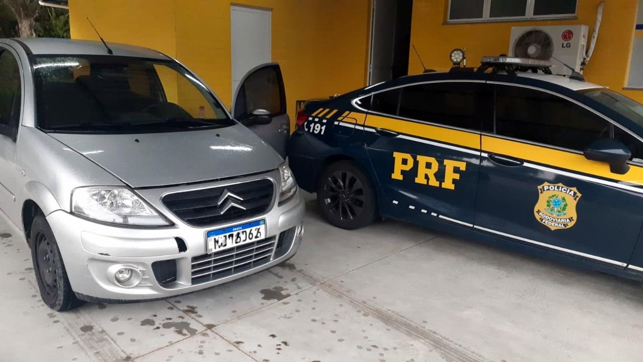 Automóvel roubado e com placas clonadas é recuperado na BR 280 em Rio Negrinho