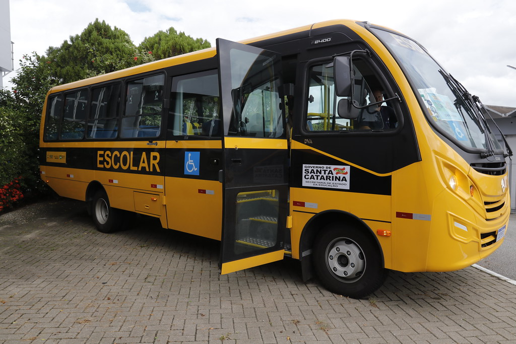 Governo do Estado entrega mais 23 ônibus para transporte escolar em municípios catarinenses