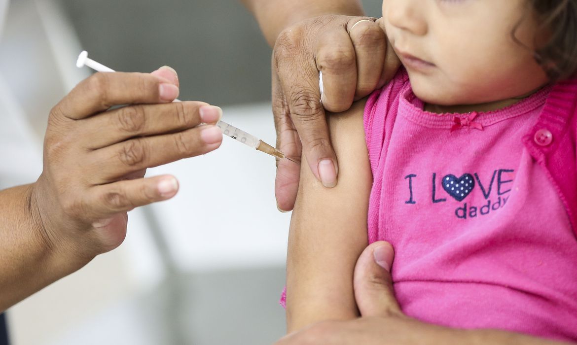 Vacinação de crianças contra sarampo e influenza começa em 4 de abril