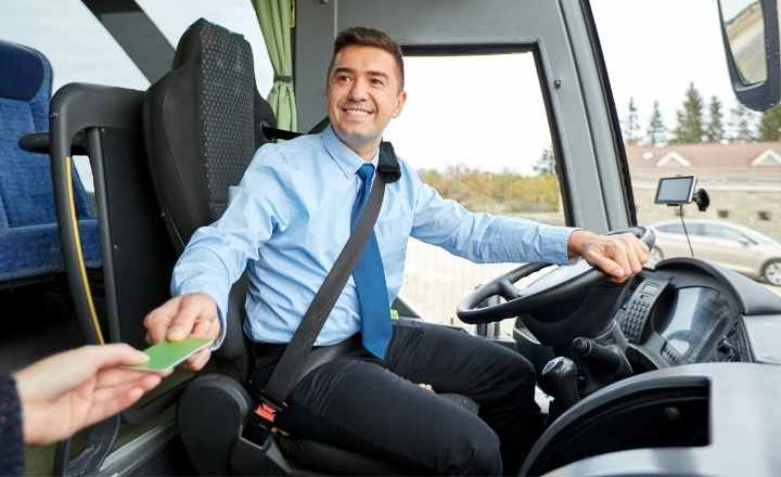 Valor da passagem de ônibus: Como comprar e economizar