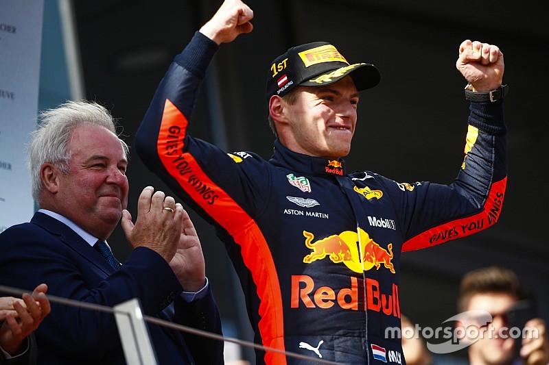 GP da Bélgica: quatro voltas, vitória de Verstappen e pontuação pela metade