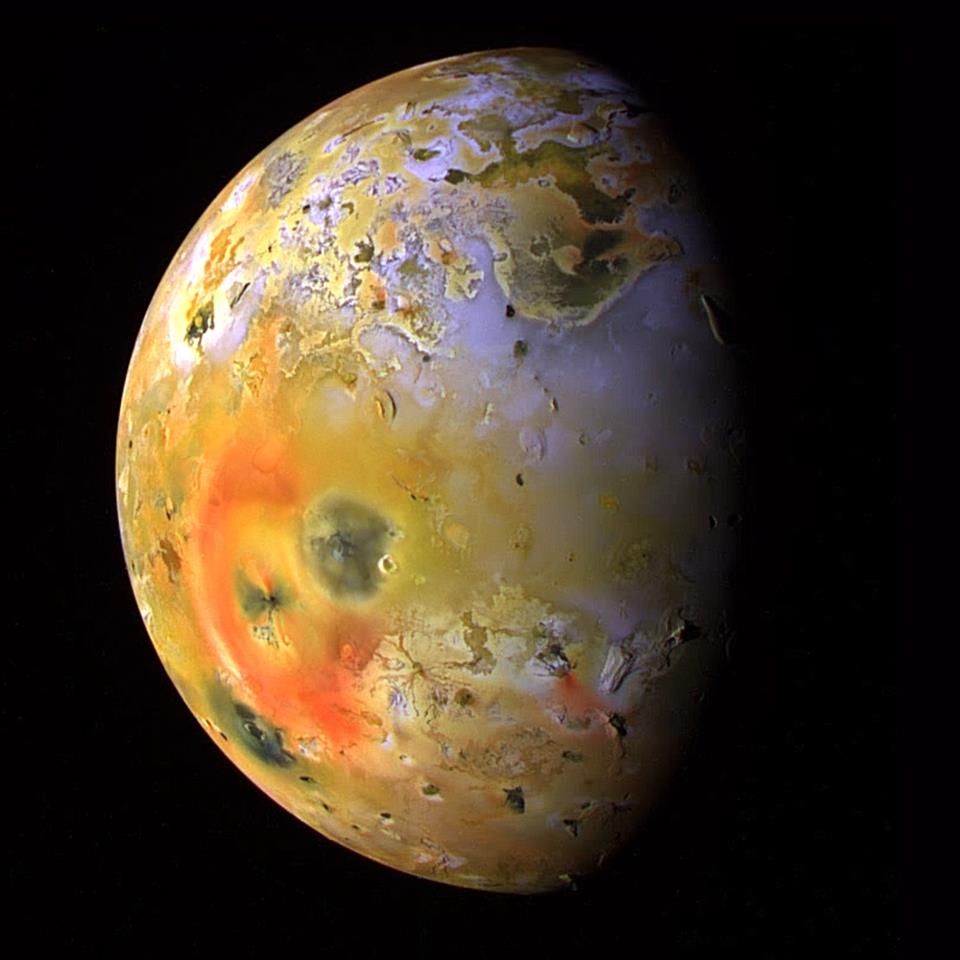 ALMA detecta gases vulcânicos na atmosfera de Io