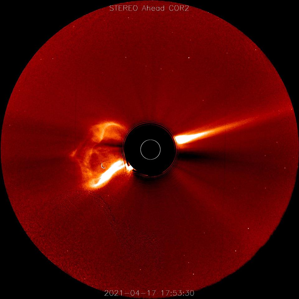 A ejeção de massa coronal dirigida para Marte irrompe do sol