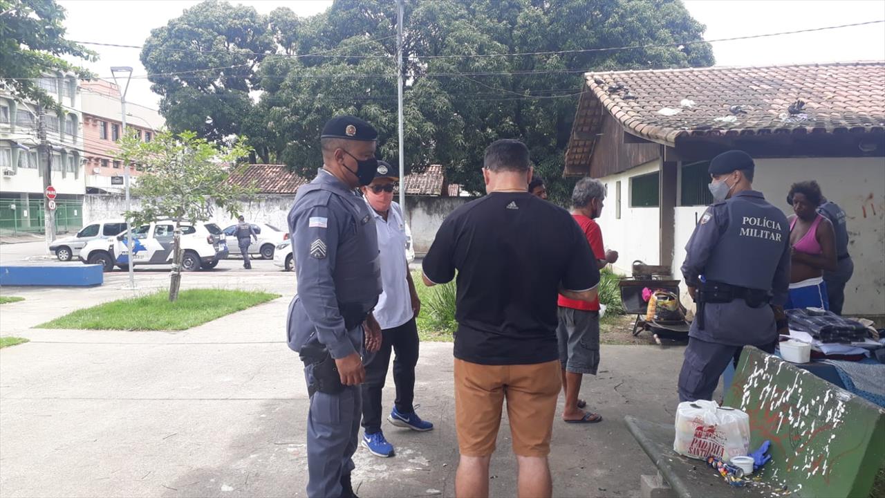 Lideranças e Autoridades de Jardim Camburi discutem Situação de Moradores de Rua com SEMAS