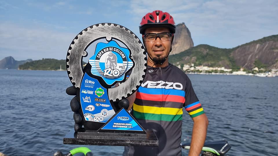 Paraciclista de Santos Dumont vence 1ª etapa da Copa Rio de Ciclismo